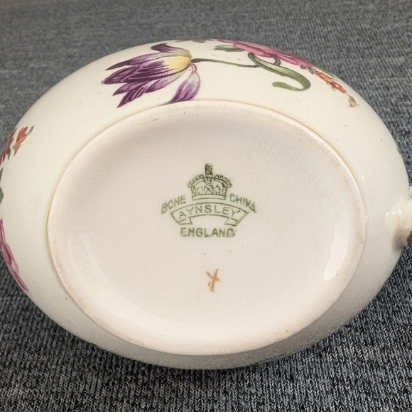 Aynsley Bone China Wilton Blue Creamer, Made in England - Picture 4 of 4